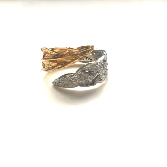 NWOT! CHLOE + ISABEL TWO TONE FEATHER WRAP RING - Picture 2 of 3